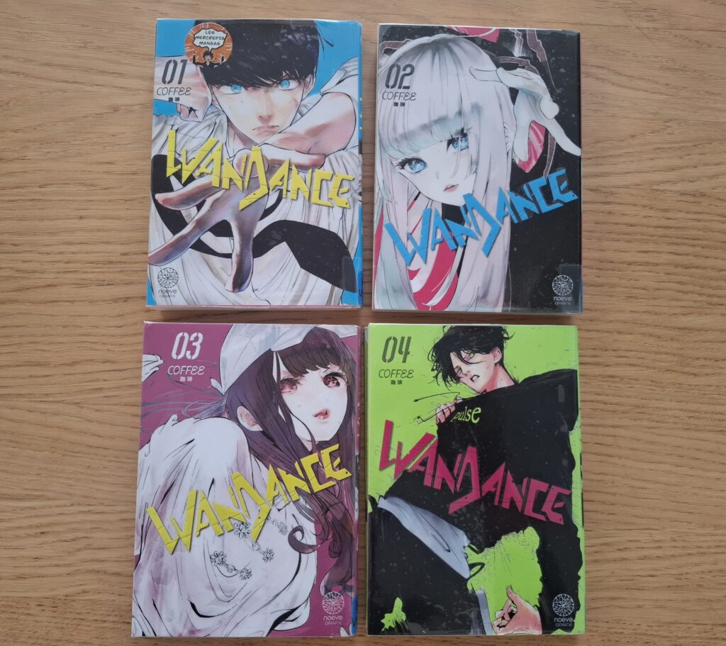 Les 4 premiers tomes de Wandance de Coffee posés sur une table